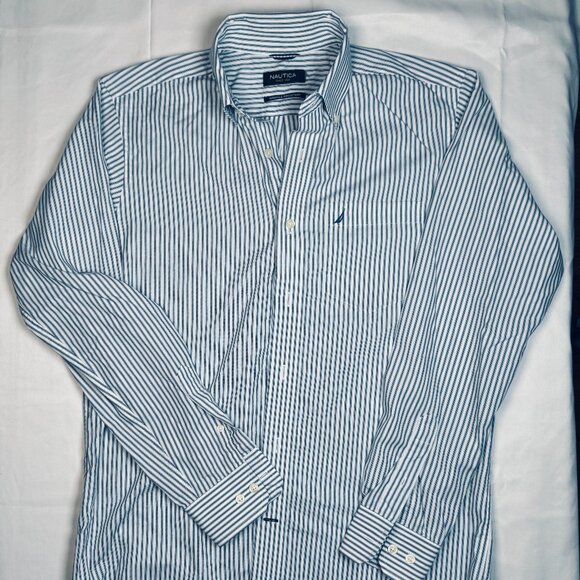 (S) NAUTICA Vertical Striped Men's Button Down Dress Shirt - Picture 1 of 8